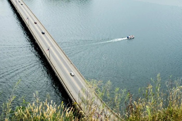 Boating hazard around river bridges